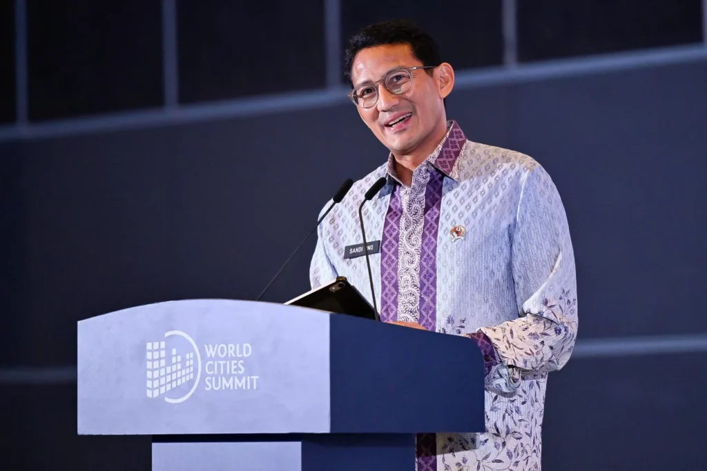Menteri Pariwisata dan Ekonomi Kreatif (Menparekraf) Sandiaga Salahuddin Uno saat menjadi pembicara dalam forum World Cities Summit (WCS) di Singapura, Selasa (4/6).