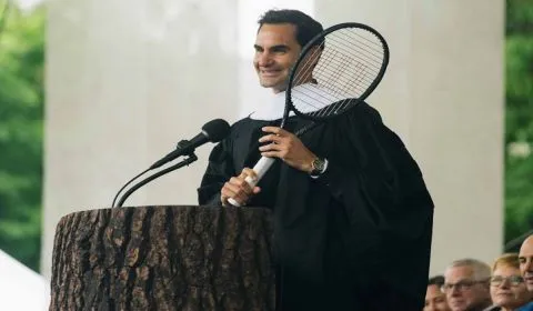 Mantan petenis nomor satu dunia Roger Federer kala mendapat gelar doktor honoris causa dari Dartmouth College