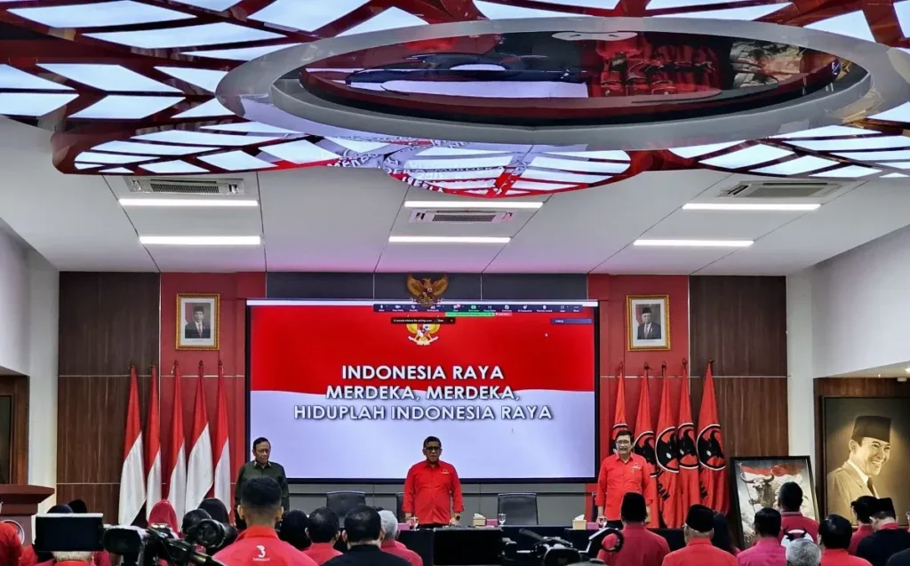 Sekjen PDIP Hasto Kristiyanto saat membuka Sekolah Hukum bagi caleg terpilih 2024 di Sekolah Partai PDIP, Jakarta, Jumat (14/6/2024).