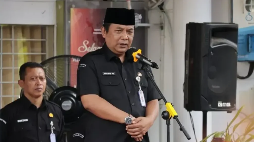 Sekretaris Jenderal (Sekjen) Komisi Pemilihan Umum (KPU) RI Bernad Dermawan Sutrisno memberikan arahan di Padang, Sumatera Barat.