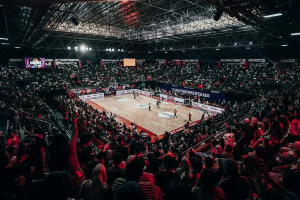 Suasana dalam salah satu pertandingan Indonesian Basketball League (IBL) 2024.