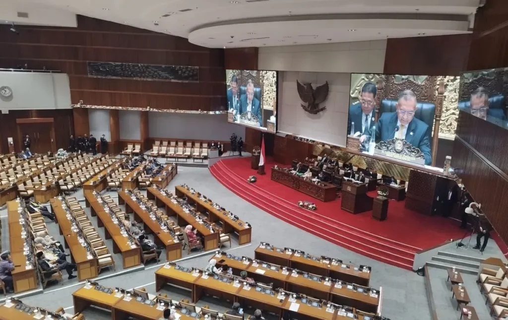 Rapat Paripurna DPR RI di Kompleks Parlemen, Jakarta, Kamis (11/7/2024).