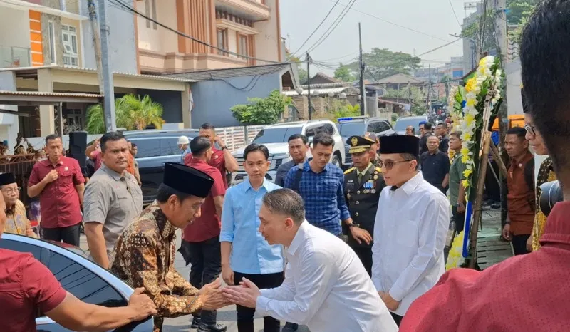 Presiden Jokowi Didampingi Gibran Takziah Ke Kediaman Hamzah Haz