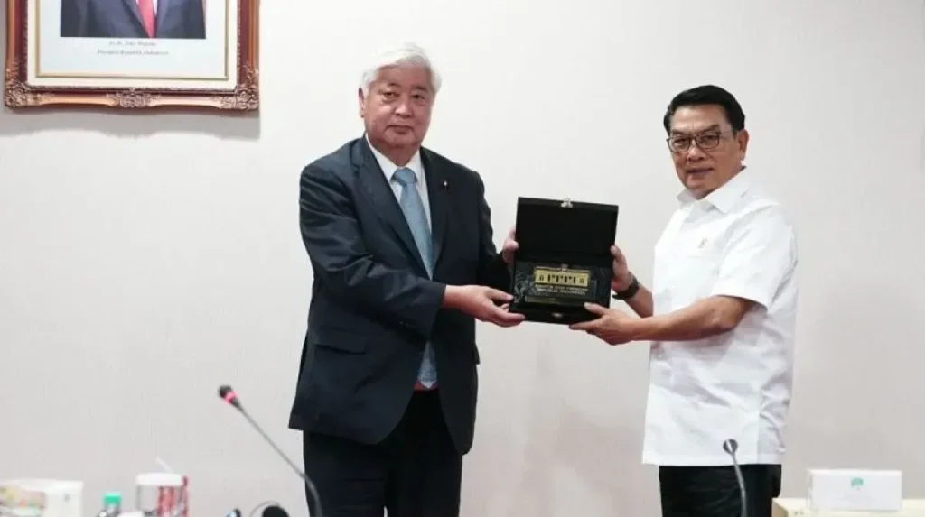 Kepala Staf Kepresidenan Moeldoko menerima kunjungan delegasi parlemen Jepang di Gedung Bina Graha, Jakarta, Rabu (24/7/2024).